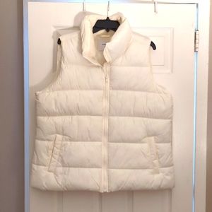 Old Navy white puffy vest XL